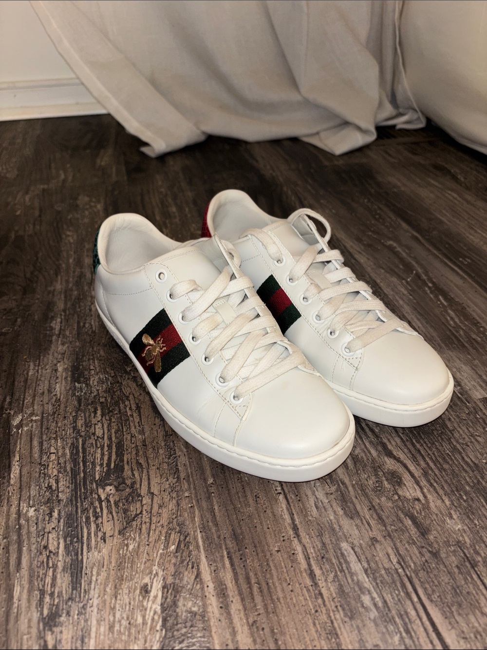Women's Gucci Ace sneaker with bee